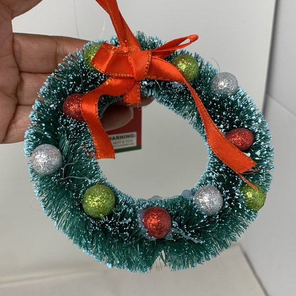 3 piece Christmas lot : wreath, countdown calendar & baby deer holiday decor - Picture 14 of 16